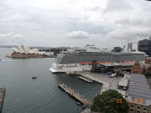 Sydney Operahouse with Cruise Ship